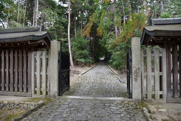 天智天皇陵　参道途中の門　京都市山科区御陵
