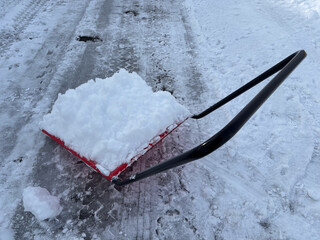 スノーダンプ　雪寄せ作業　冬　大雪　スコップ　イメージ