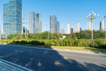 Obraz premium Empty urban road and buildings in the city