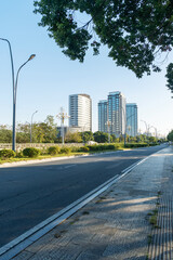 Obraz premium Empty urban road and buildings in the city