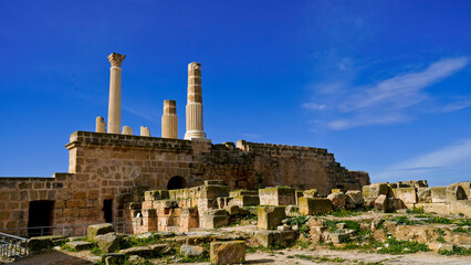 L'area archeologica di Uthina con l'imponente anfiteatro e i resti dell'antica città Romana,...