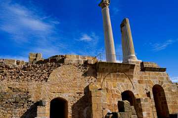 L'area archeologica di Uthina con l'imponente anfiteatro e i resti dell'antica città Romana,...