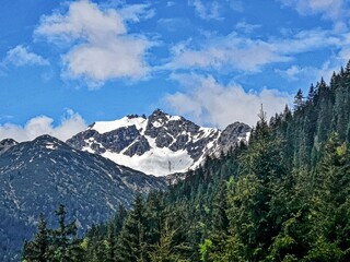 Fototapeta premium Schneebedeckte Berge