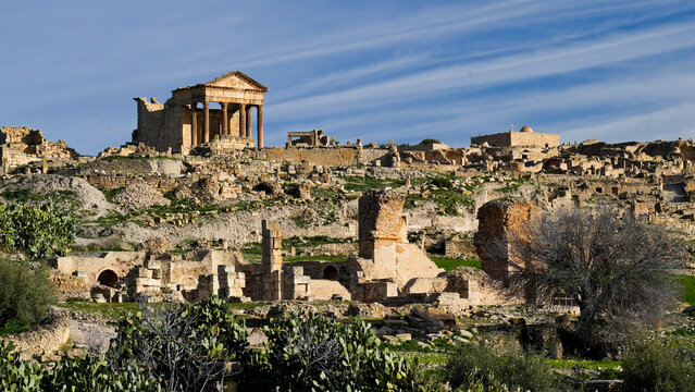 L'area archeologica di Dougga,Thugga,con gli spettacolari resti dell'antica citt&agrave; Romana patrimonio mondiali dell'umanit&agrave; dell'UNESCO ,Tunisia