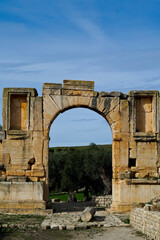 Obraz premium L'area archeologica di Dougga,Thugga,con gli spettacolari resti dell'antica città Romana patrimonio mondiali dell'umanità dell'UNESCO ,Tunisia