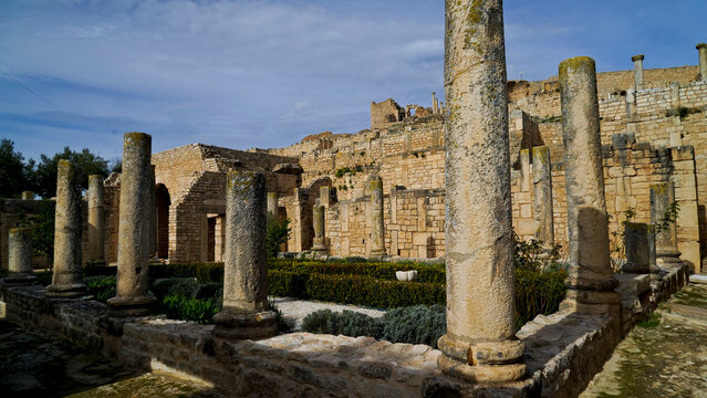 L'area archeologica di Dougga,Thugga,con gli spettacolari resti dell'antica citt&agrave; Romana patrimonio mondiali dell'umanit&agrave; dell'UNESCO ,Tunisia