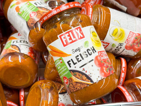 Felix sugo fleish jar with fresh ingredients and vibrant label design