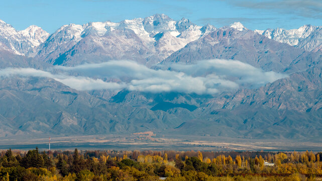 Vista de la cordillera de los andes desde el valle de uco