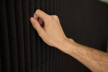 Applying Acoustic Panels for Effective Soundproofing and Enhanced Room Acoustics