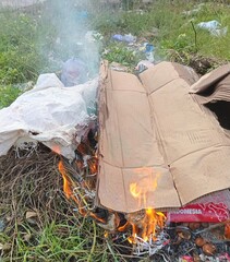 fire burning plastic waste © Mardi