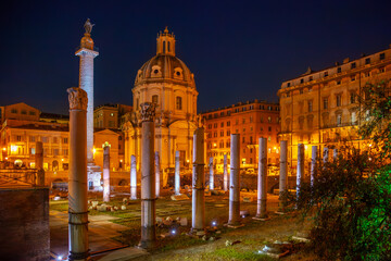 Fototapeta premium Cathedral and Ancient Ruins in Rome at Night