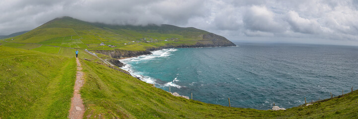 Landschaft mit Wanderweg - Dunmore Head in Irland