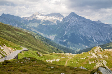 gebirgskette an der grenze zwischen italien und der schweiz