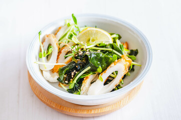 わかめとちくわと豆苗の和え物