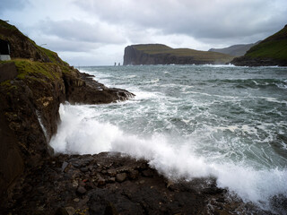 Obraz premium Black sand beach at Tjørnuvík, Streymoy island, Faeroe Islands