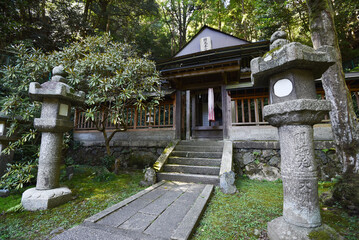 Fototapeta premium 関蝉丸神社上社 本殿 滋賀県大津市