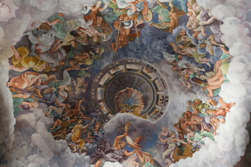 Musée du Palais du Te (Palazzo Te) dans la ville de Mantoue (Mantova / Mantua), "Les Dieux de l’Olympe et la Chute des Géants" de Giulio Romano, fresque du plafond de la salle des Géants (Italie)