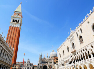 Le campanile, la basilique Saint Marc et le palais ducal à Venise.