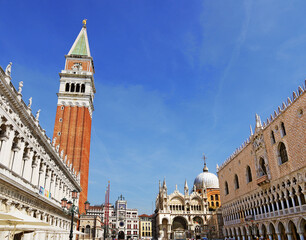 Le campanile, la basilique Saint Marc et le palais ducal à Venise.