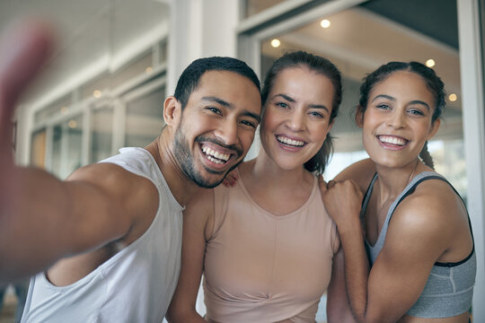 Selfie, fitness and portrait of friends at gym with coach for health or influencer with picture for social media. Photography, group and happy people exercise at club for training, wellness and pov