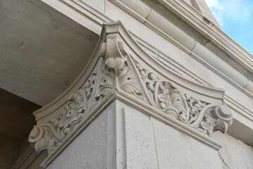 Obraz premium Fancy column on historical building.