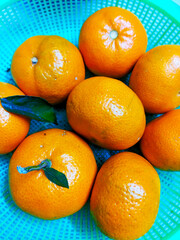 The beautiful oranges in a bowl.