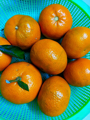 The beautiful oranges in a bowl.