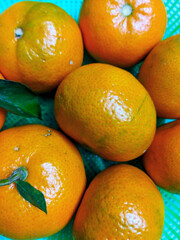 The beautiful oranges in a bowl.