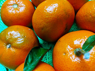 The beautiful oranges in a bowl.