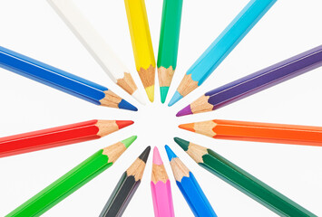 カラフルな色鉛筆