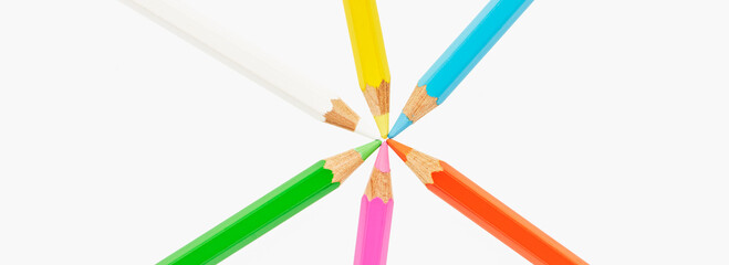 カラフルな色鉛筆