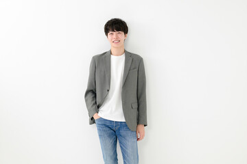 ジャケットを着た男性