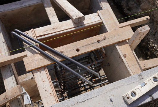 ガレージ建設用の基礎工事　建築面積30坪のガレージ用独立基礎工事