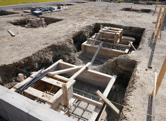 ガレージ建設用の基礎工事　建築面積30坪のガレージ用独立基礎工事