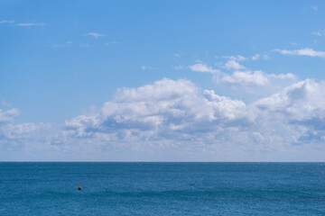 青い空と青い海