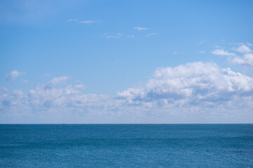 青い空と青い海