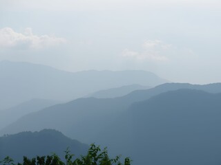 Naklejka premium Misty Blue Mountains