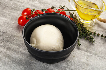 Round Mozzarella young cheese ball