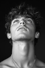 Fototapeta premium A black and white photo of a man looking up