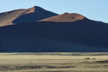 Sanddünen der Namib im Abendlicht in Namibia