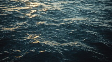 Obraz premium Ocean Waves at Sunset: A Serene Seascape