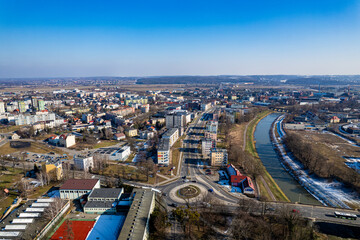 Obraz premium Racibórz miasto na Śląsku w Polsce. Panorama z lotu ptaka w zimie. Rzeka Odra w Raciborzu.