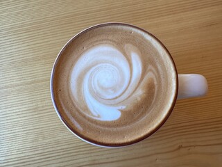 머그잔에 담긴 따뜻한 커피