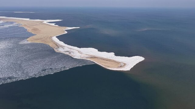Plaża z drona w Mikoszewie, zatoka, cypel