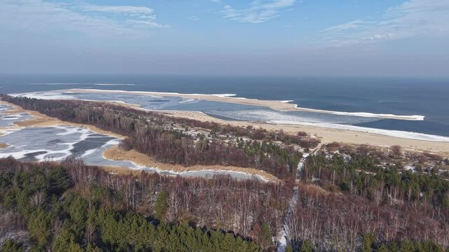 Plaża z drona w Mikoszewie, zatoka, cypel