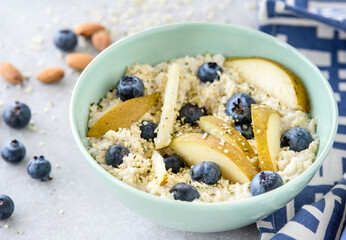 Blueberry Hemp Pear Porridge 