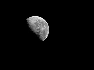 Moon © Maksymilian