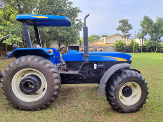Obraz premium Blue tractor 