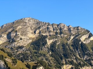 Rocky alpine peaks above Lake Melchsee or Melch Lake in the Uri Alps mountain massif, Kerns - Canton of Obwalden, Switzerland (Kanton Obwald, Schweiz)