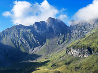 Rocky alpine peaks above Lake Melchsee or Melch Lake in the Uri Alps mountain massif, Kerns - Canton of Obwalden, Switzerland (Kanton Obwald, Schweiz)